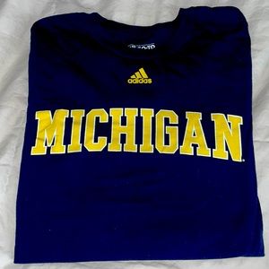 Men’s Adidas MICHIGAN Medium long sleeve shirt VEUC Boutique Barely Worn